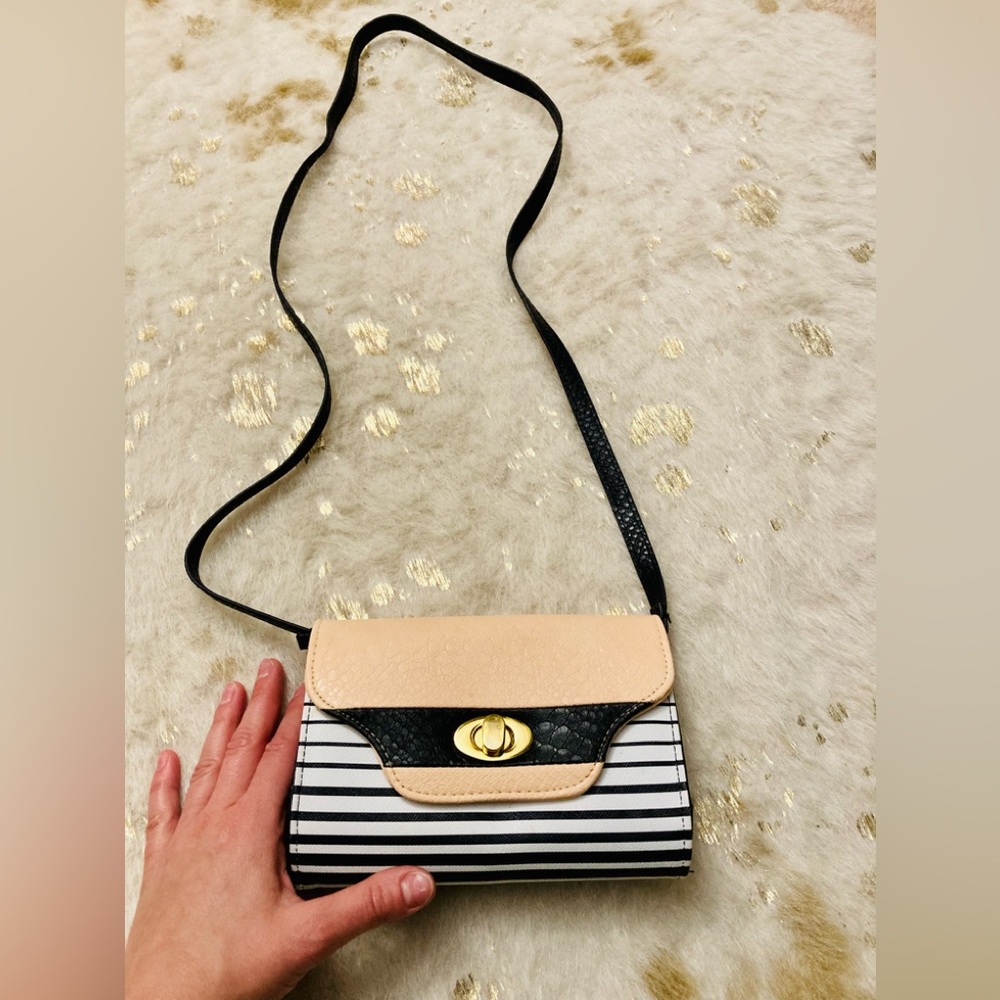 Jessica Simpson Clutch/Crossbody Bag